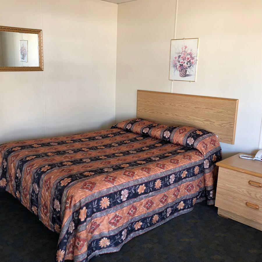 Bluebird Motel Innisfail Екстериор снимка