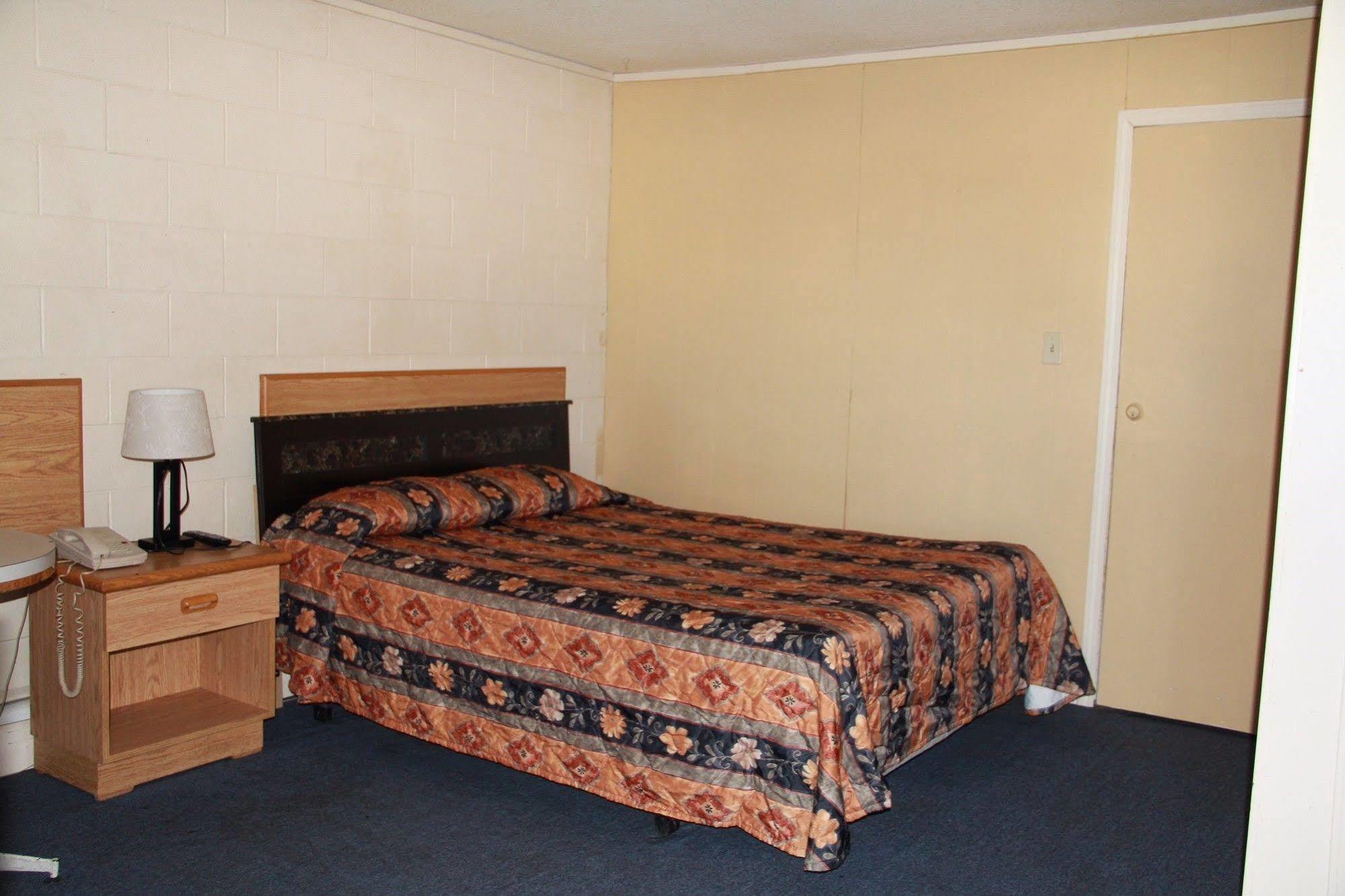 Bluebird Motel Innisfail Екстериор снимка