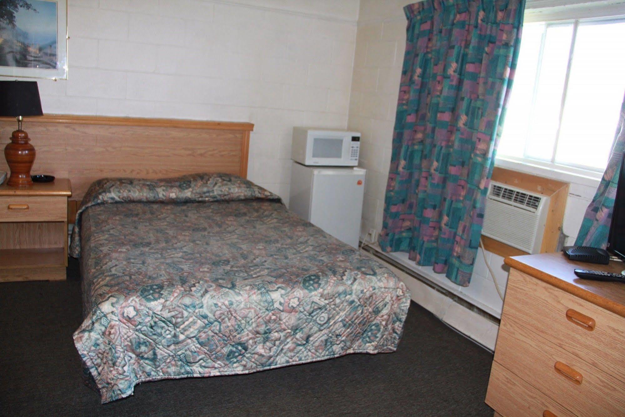 Bluebird Motel Innisfail Екстериор снимка