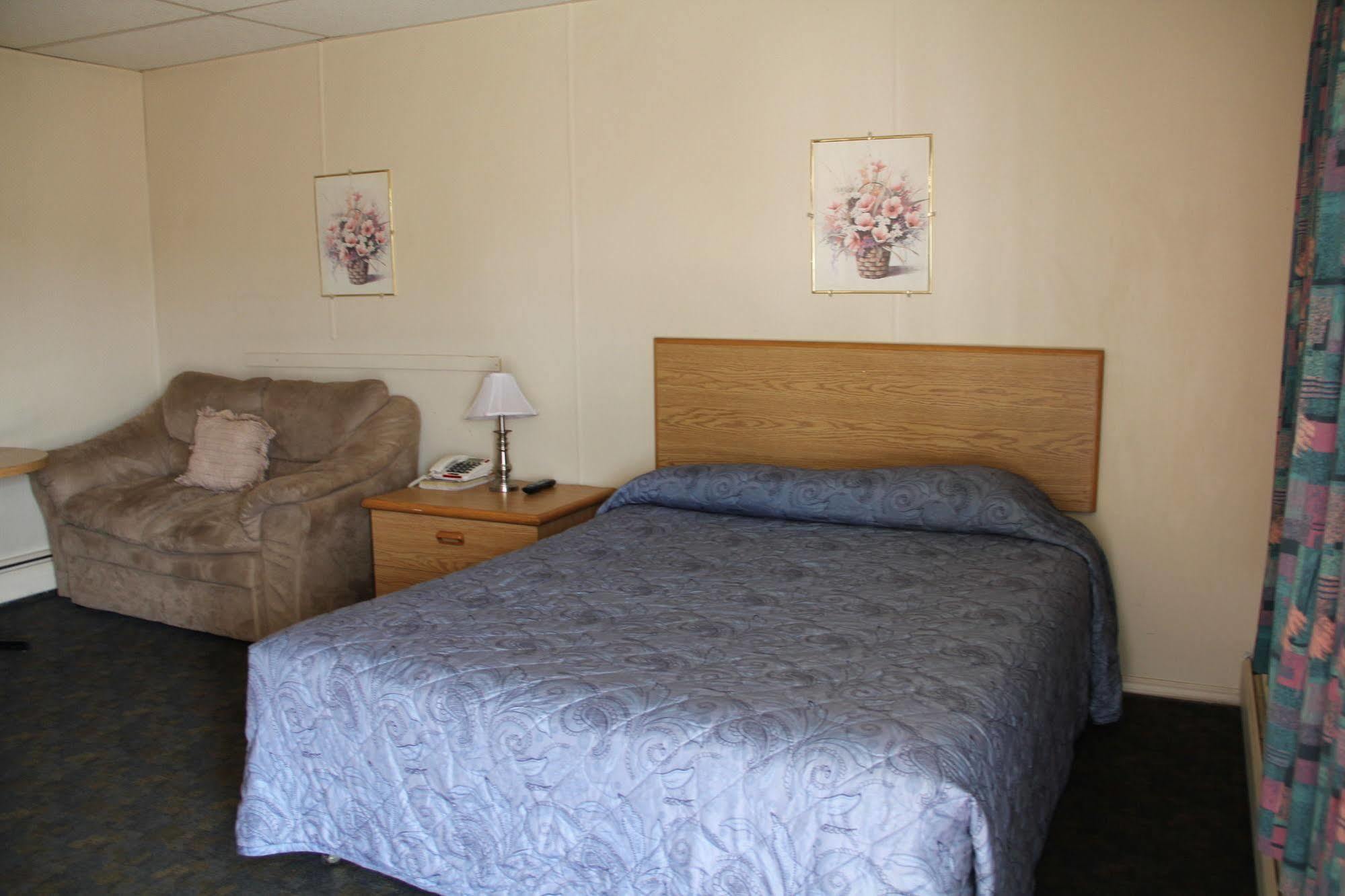 Bluebird Motel Innisfail Екстериор снимка