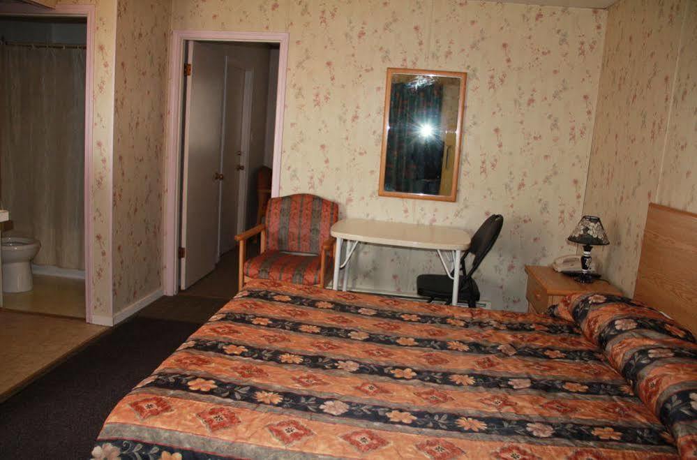 Bluebird Motel Innisfail Екстериор снимка